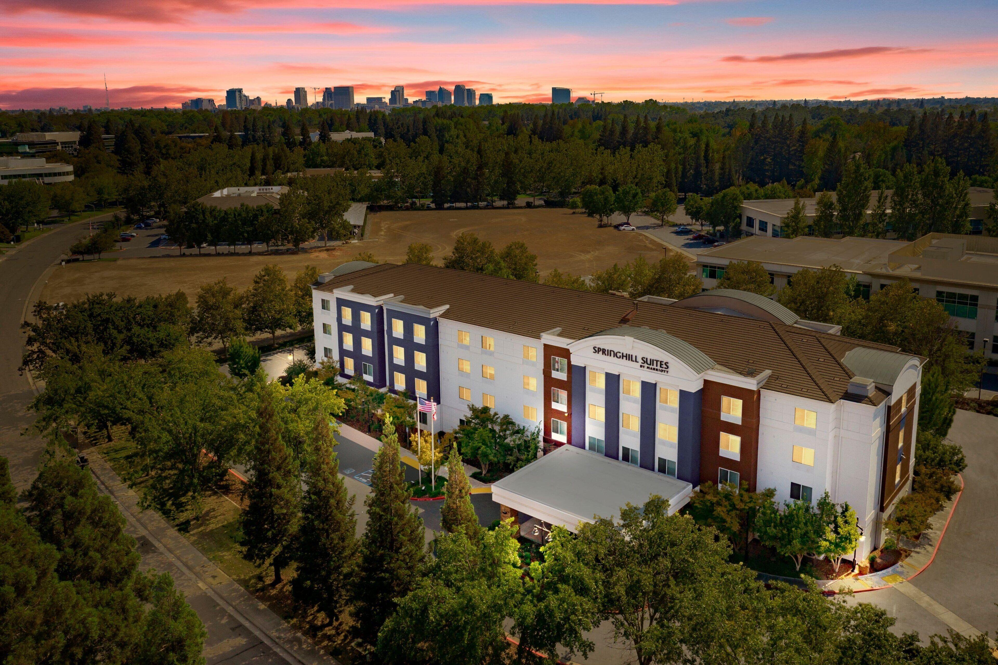 4 Family Hotels Near Sacramento Convention Center Worth Booking