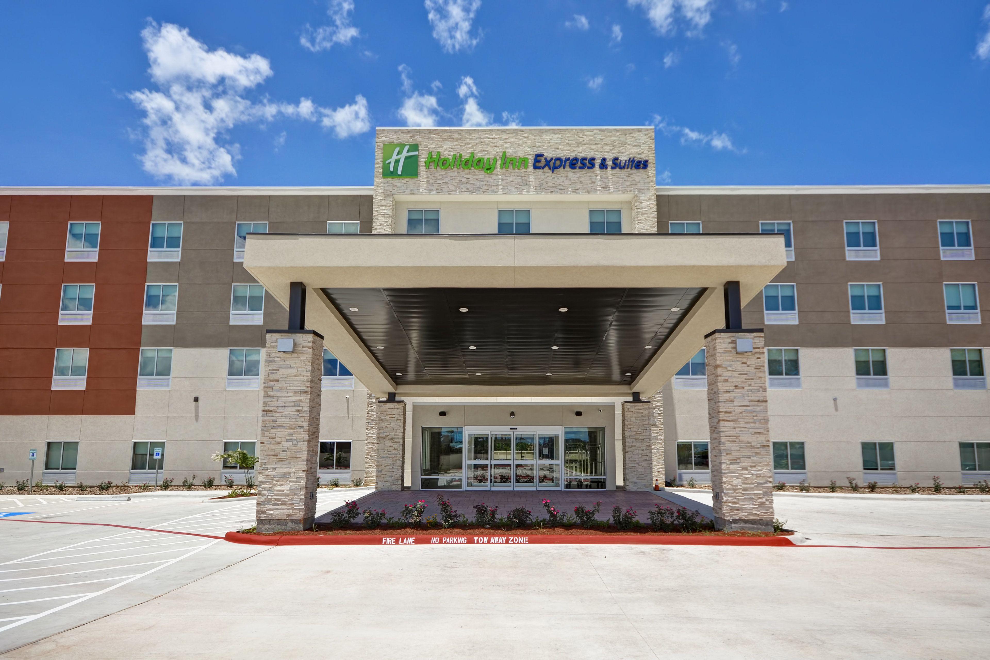 6 Smart Business Hotels Near Armand Bayou Nature Center