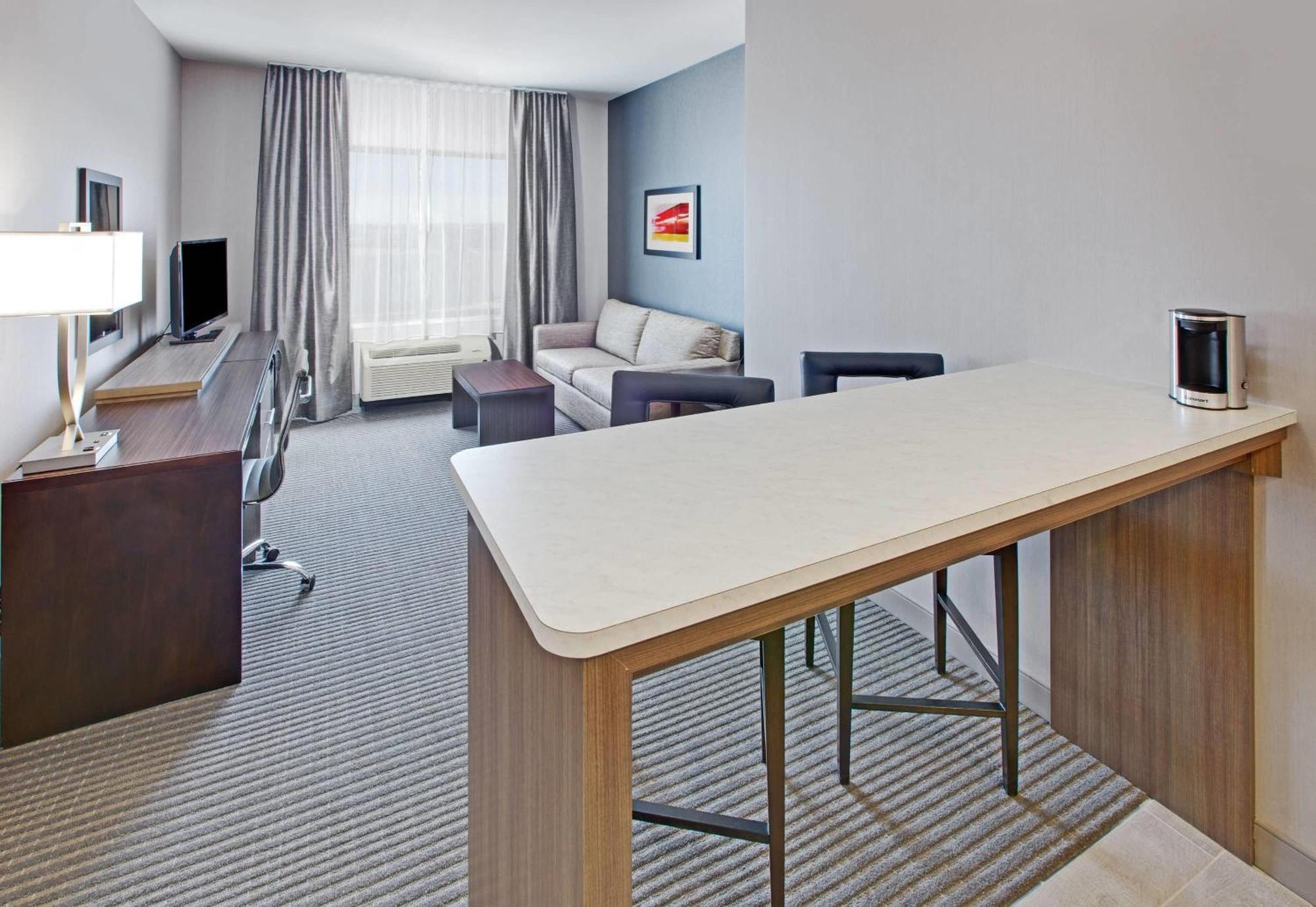 Staying Near San Angelo Convention Center: 6 Business Hotels Compared