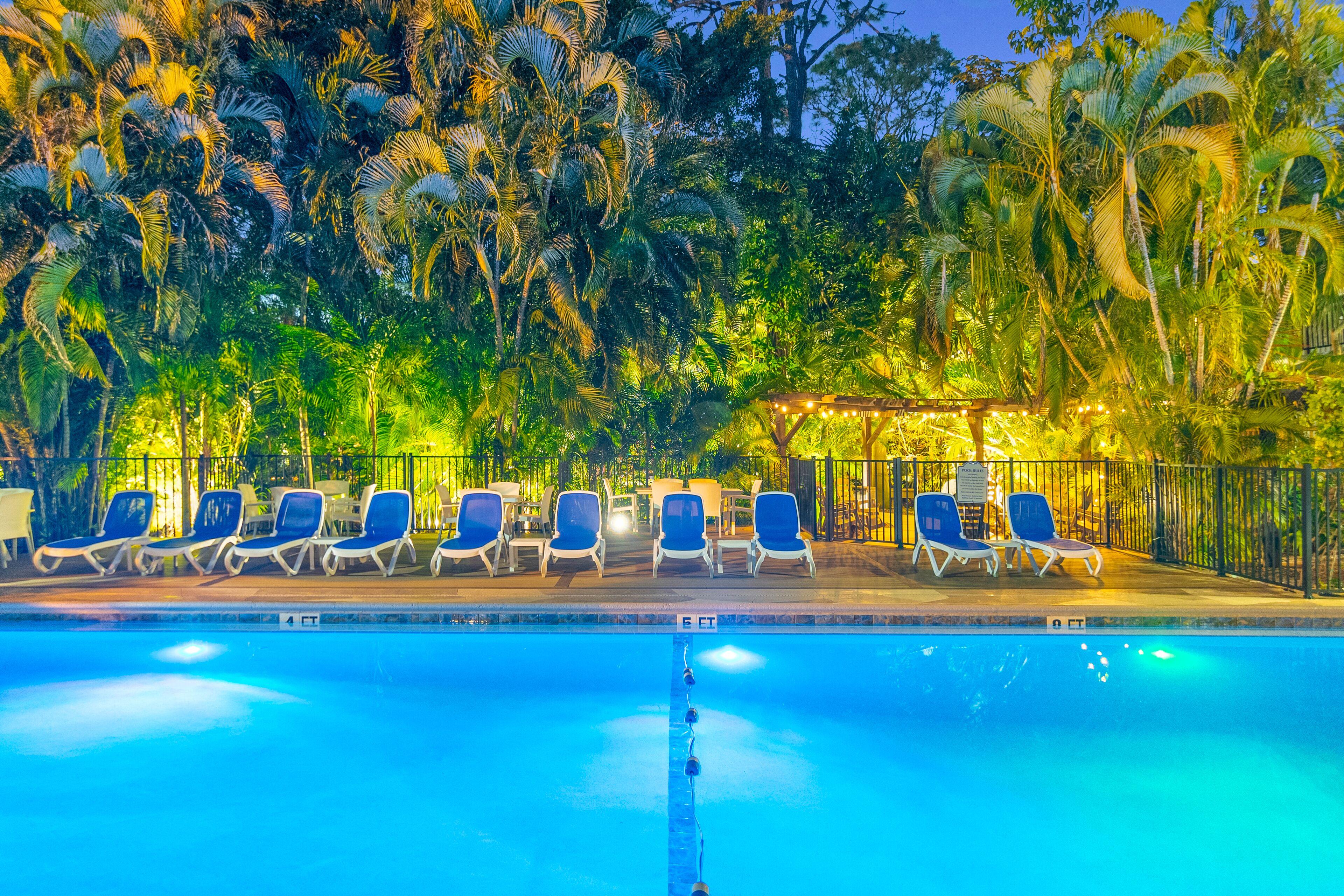 4 Couple Hotels Near Naples Museum of Art Worth Booking