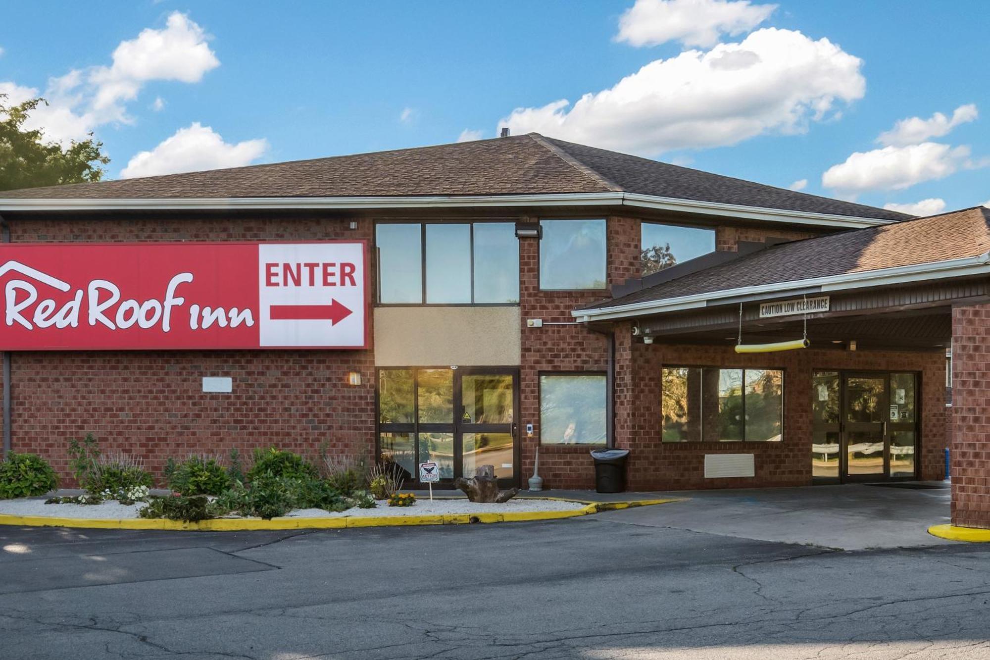 4 Affordable Hotels Close to Monroe County Parks, Rochester