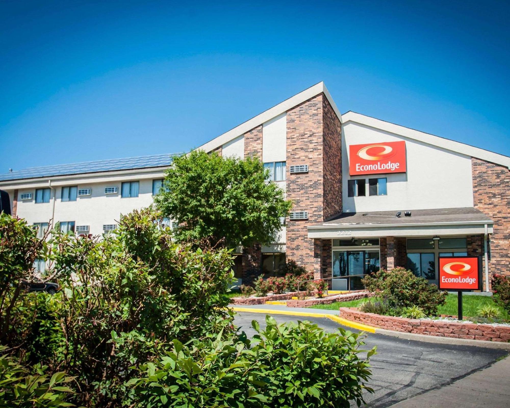 4 Smart Budget Hotels Near Negro League Baseball Museum