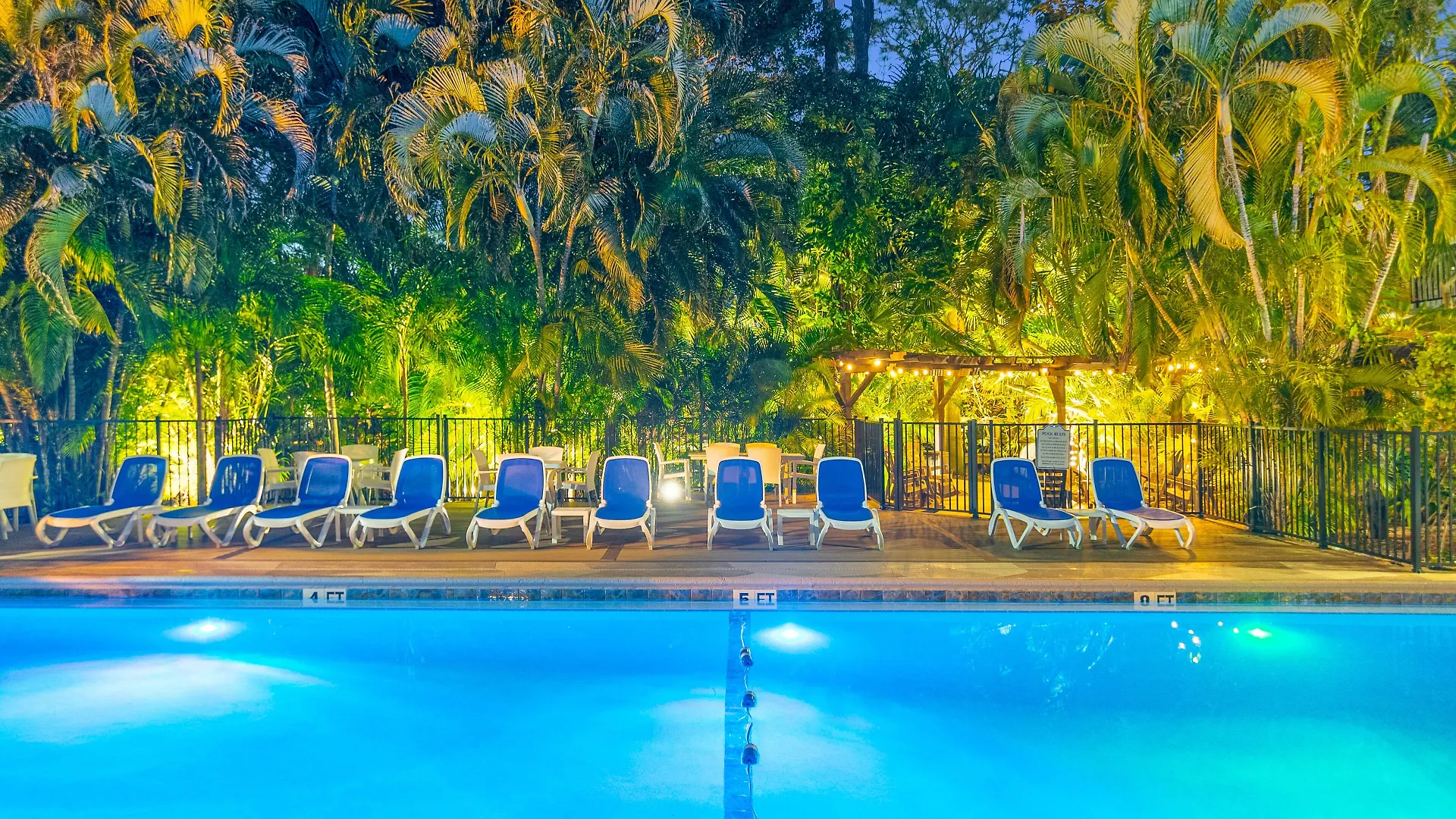 4 Couple Hotels Near Naples Museum of Art Worth Booking
