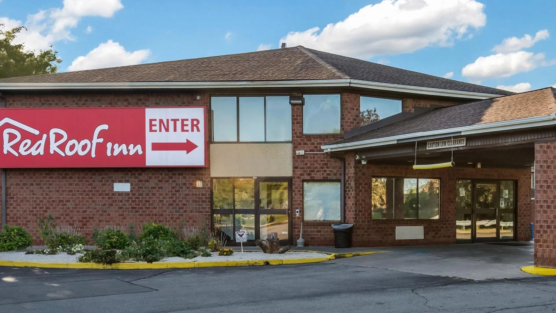 4 Affordable Hotels Close to Monroe County Parks, Rochester