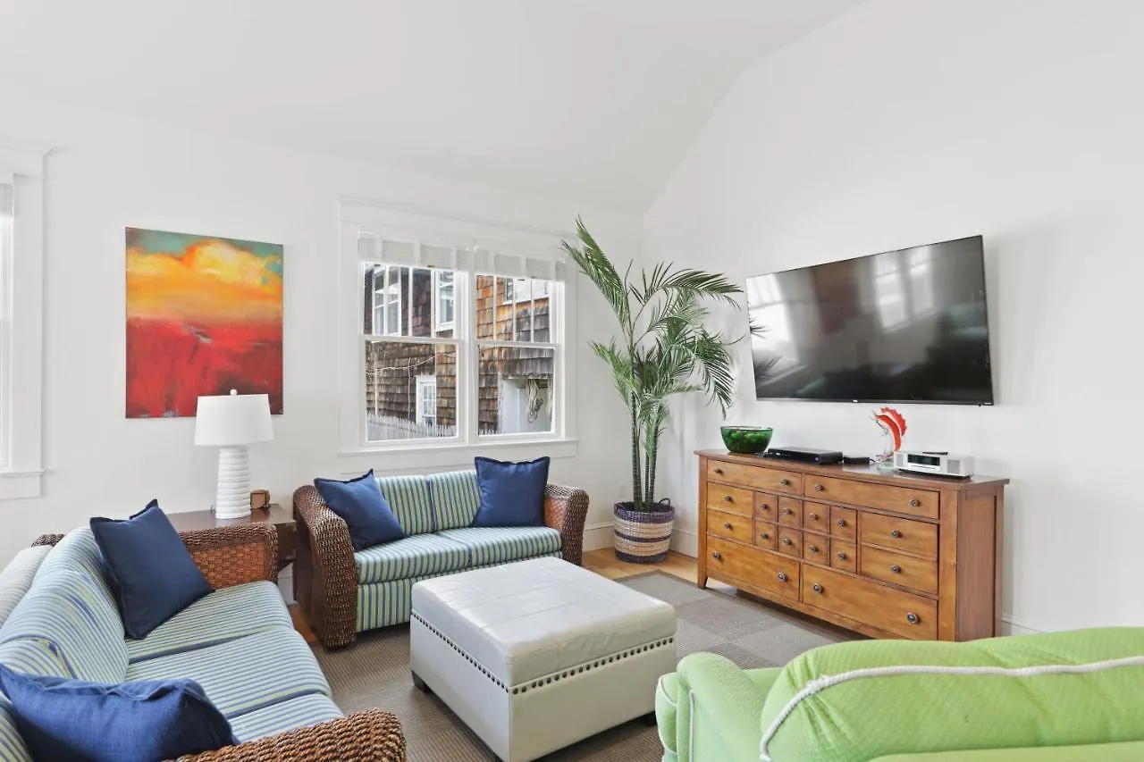 4 Smart Central Hotels Near Jungle Jim's Worth Booking