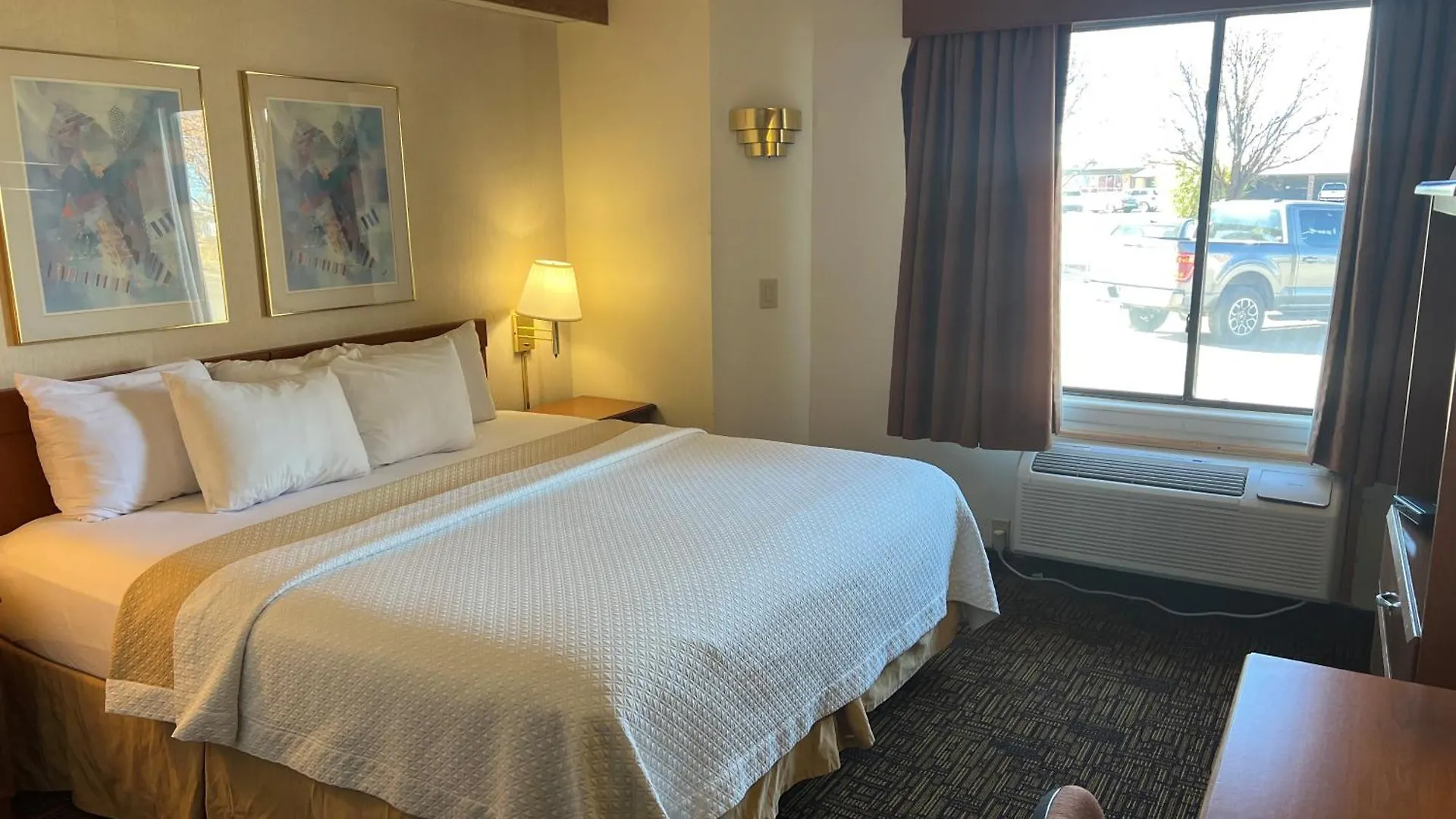 11 Kansas Hotels Worth Booking for Exceptional Staff