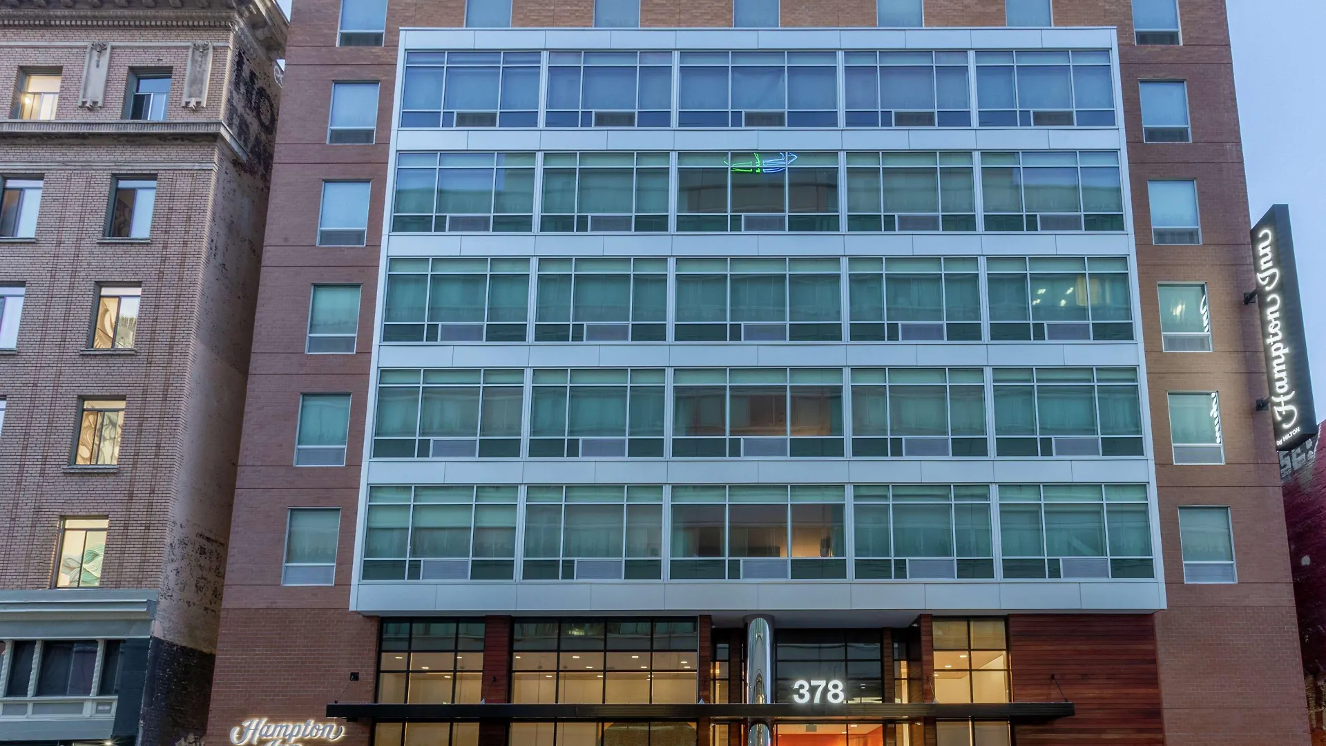 6 Central Hotels Near Shepherd Canyon, Oakland for a Quiet Stay